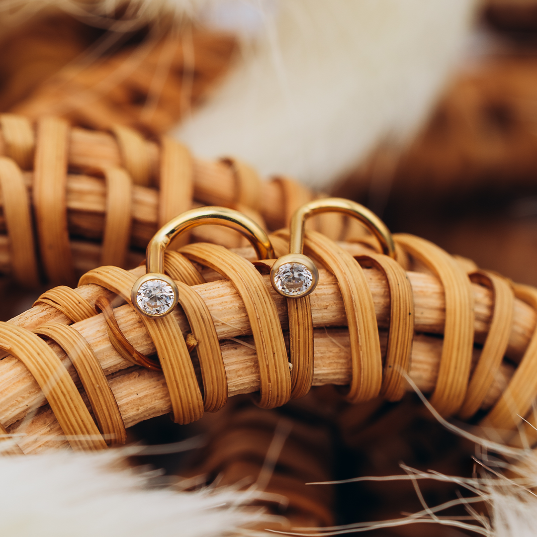 Tytanowy Kolczyk do nosa z cyrkonią złoty PIGMEJ Nostril